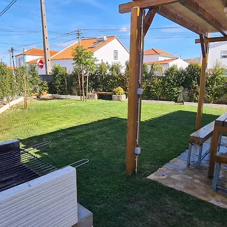 B House Дом отдыха *